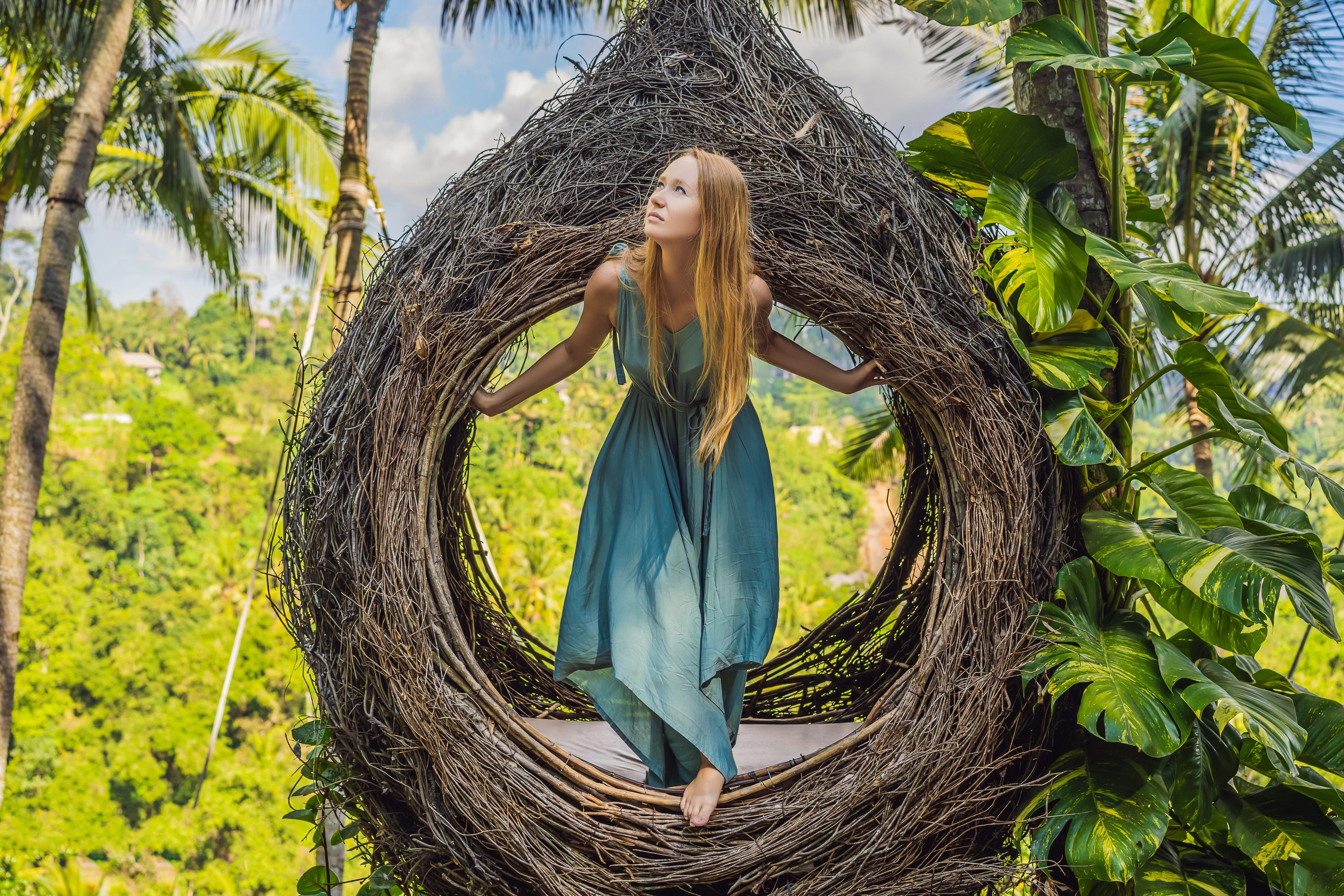 Indonezja - w krainie tysiąca wysp Jawa, Bali, Komodo Padar Island - gniazda i huśtawki (17).jpg